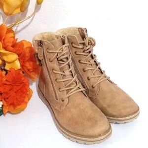 CLIFFS TAN KNITTED TRIMMED LACE UP MOTO ANKLE BOOTS SIZE 8.5 NWOT